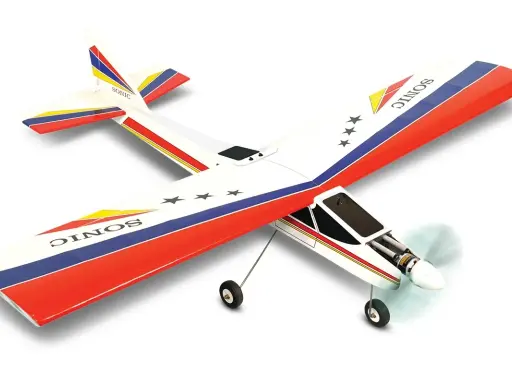 Ein farbenfrohes phönix modellbau Flugzeug mit roten, blauen und weißen Streifen sowie Sternen.