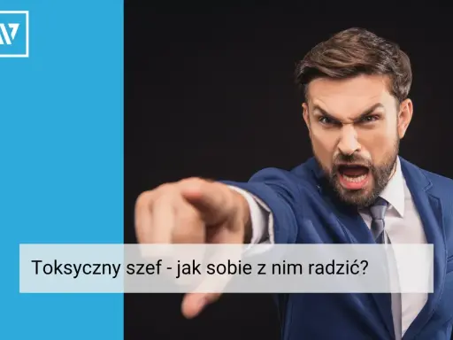 Wściekły mężczyzna w garniturze wskazuje palcem, ukazując cechy toksycznego szefa.