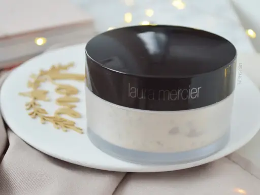 Laura Mercier Glow: Czy ten luksusowy puder jest wart swojej ceny?