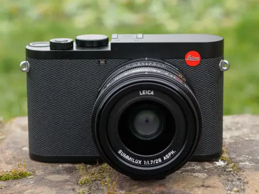 Leica Q2, un gioiello di design e tecnologia. Il suo prezzo riflette la qualità eccezionale.