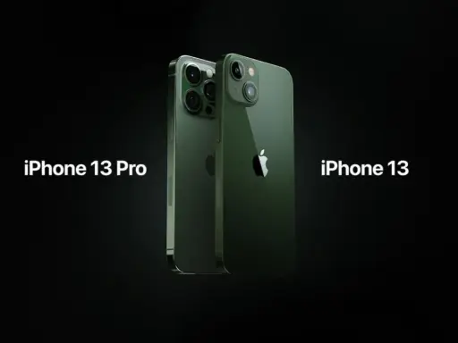 Dwa zielone iPhone'y 13 Pro i iPhone 13 na czarnym tle.
