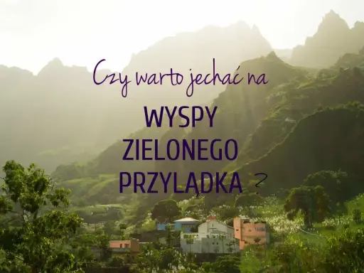 Wyspy Zielonego Przylądka: kiedy jechać? Malowniczy krajobraz z górami, zielenią i kolorowymi domkami.