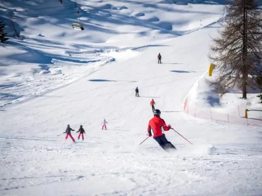 Mazury na narty? Twoje zimowe eldorado bez kolejek!