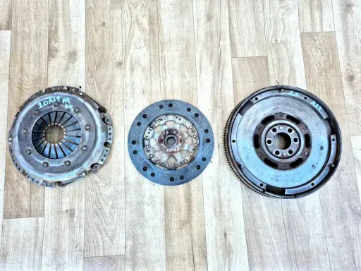 Elementy sprzęgła do Toyoty Yaris 1.0. Sprawdź wymiana sprzęgła Toyota Yaris 1.0 cena.