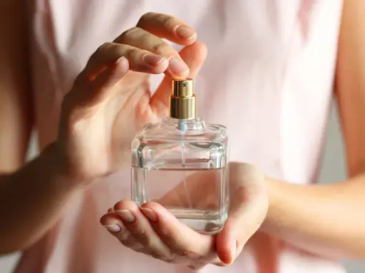 Perfumy na co dzień: Sekrety wyboru i aplikacji. Pachnij subtelnie!