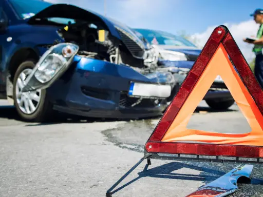 Jeden czyn, podwójna odpowiedzialność? Zbieg przestępstwa i wykroczenia