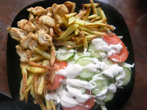 Kebab z frytkami: 800-1600 kcal? Jak jeść i nie żałować.
