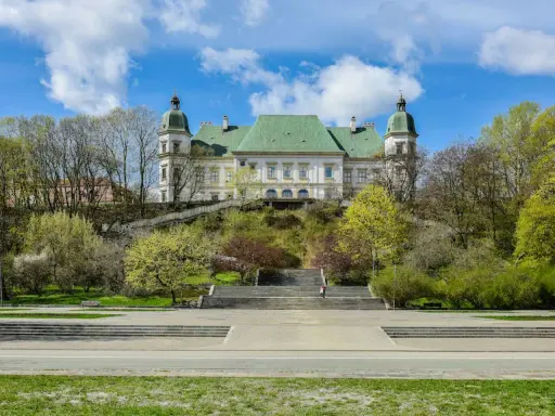 Pałac na Wodzie w Łazienkach Królewskich, idealne miejsce na interaktywne muzeum w Warszawie.