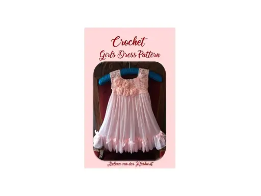 Patrones de vestidos de ganchillo y tela para niña. Un vestido rosa pálido con corpiño de ganchillo y falda de gasa, adornado con flores y lazos.