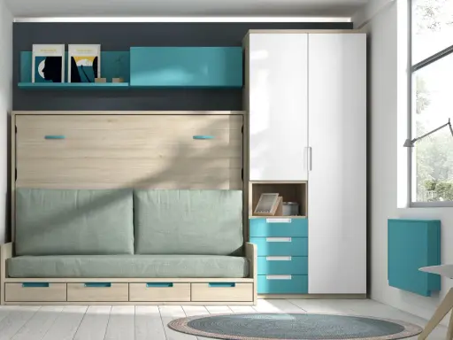 Mueble comedor con cama abatible, sofá verde y armario blanco. Estantería azul con cuadros.
