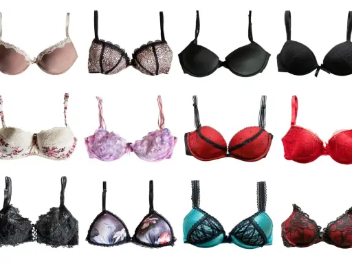 Dodici reggiseni di varie taglie, colori e fantasie, tra cui un modello 4 coppa b.