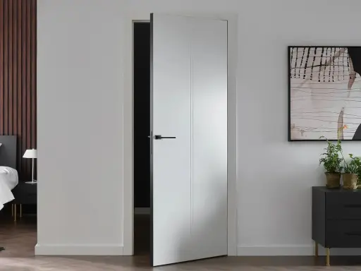 Nowoczesne białe drzwi wewnętrzne aranżacje. Minimalistyczny design, czarna klamka, stylowy dodatek do wnętrza.