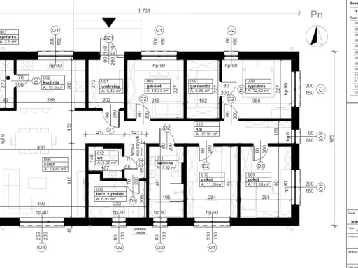 Projekt budowlany zawiera rzut parteru z podziałem na pomieszczenia: salon, kuchnia, sypialnie, łazienka, garderoba, spiżarka, gabinet, hol, techniczne.