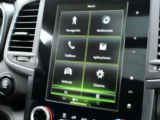 Pantalla táctil de coche con menú: Navegación, Multimedia, Teléfono, Aplicaciones, Vehículo, Sistema. Ideal para actualizar r link 2.