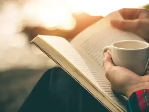 Czy literatura uczy człowieka jak żyć? Odkryj jej życiowe lekcje