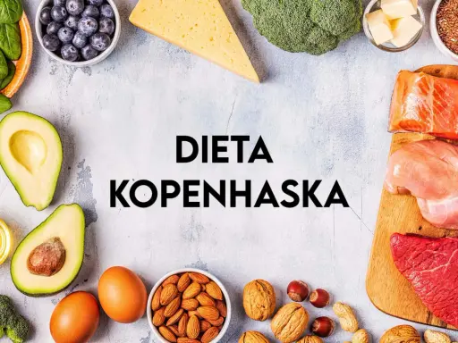 Składniki diety kopenhaskiej: łosoś, kurczak, wołowina, jajka, awokado, borówki, szpinak, brokuły, orzechy, migdały, ser, masło, olej.