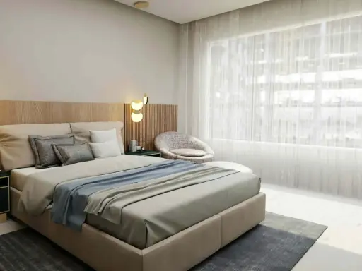 Habitación con cabecero bajo ventana, ideal para un feng shui habitacion cabecero bajo ventana. Cama confortable, silla acogedora y luz natural.