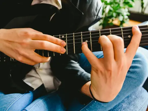 Ile akordów na gitarze musisz znać? 8 otworzy Ci tysiące piosenek!