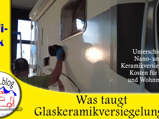Mann poliert Wohnmobil-Außenhaut, um sie zu **versiegeln**. Thema: Nano- vs. Keramikversiegelung für Wohnmobile.