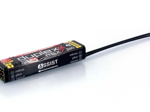 Kompakter 7-Kanal Duplex REX7 Slim jeti empfänger mit "ASSIST"-Funktion und Anschluss für externe Batterie.