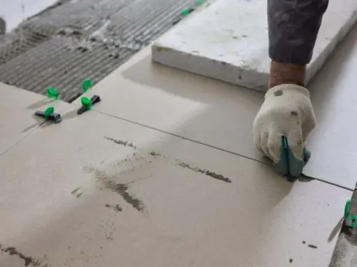 Glazura: Co to jest? Różnice, zastosowanie i wybór idealnych płytek