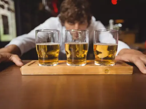 Ile kalorii ma wino? Wybierz najlżejsze opcje na diecie