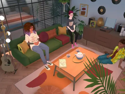 Trzech przyjaciół relaksuje się w przytulnym salonie, jak w grze The Sims 2. Na kanapie siedzą dwie osoby, trzecia leży na dywanie.