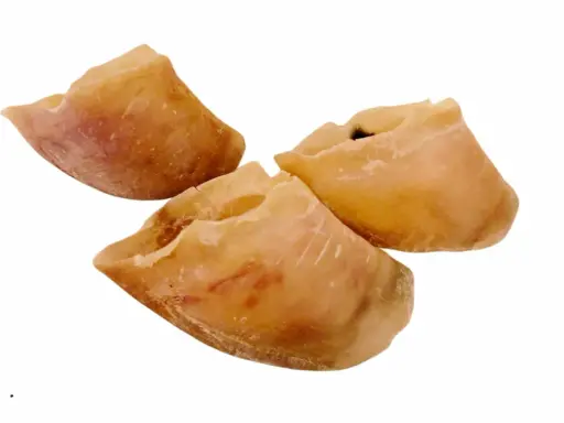 Trois sabots de veau pour chien, potentiellement dangereux.
