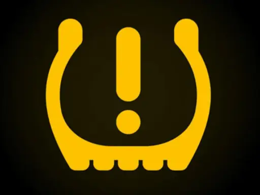 Icono amarillo en el salpicadero del coche que indica baja presión en los neumáticos.