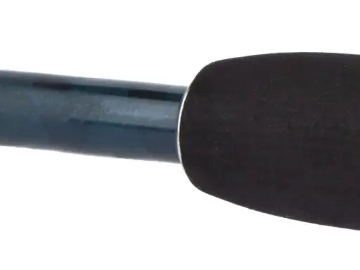 Granatowy, błyszczący **soare** wędki Shimano z czarnym, miękkim uchwytem i metalowym zakończeniem.