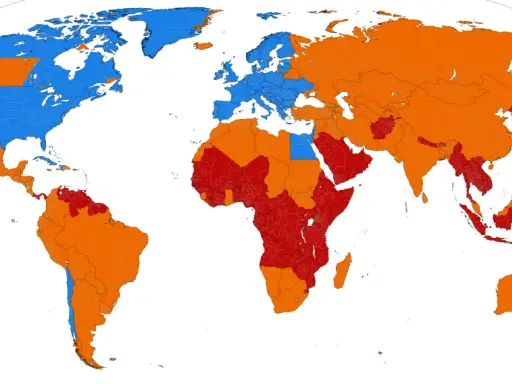 Mapa świata pokazująca, które kraje nie zmieniają czasu. Kolory oznaczają różne strefy czasowe i ich zmiany.