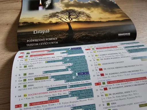 Listopad w USA: kalendarz z motywem świecy i anioła, poświęcony Duszom Czyśćcowym.