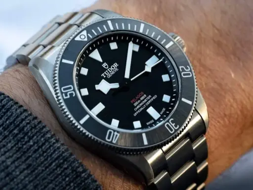 Orologio Tudor Pelagos in titanio, leggero e resistente. Valutare gli orologi in titanio pro e contro per un acquisto informato.