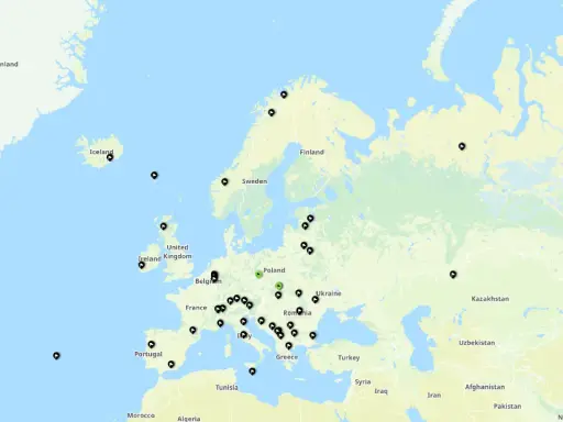 Mapa Europy z zaznaczonymi punktami. Widoczne są szczyty Korony Europy, od Islandii po Rosję.