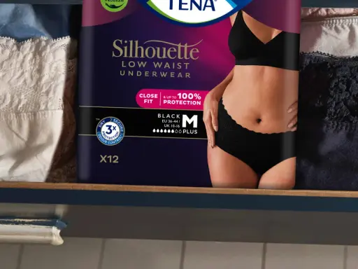 TENA Silhouette – dyskretne rozwiązanie dla kobiet z nietrzymaniem moczu. Niewidoczne pod ubraniem, zapewniające komfort i ochronę.