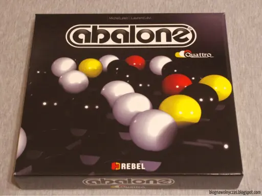 Gra Abalone Quattro, strategiczna gra w 5 kulek, z kulami w kolorach białym, żółtym i czarnym.