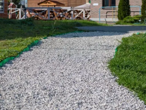 Podjazd: Wybierz materiał, poznaj koszty i uniknij błędów!