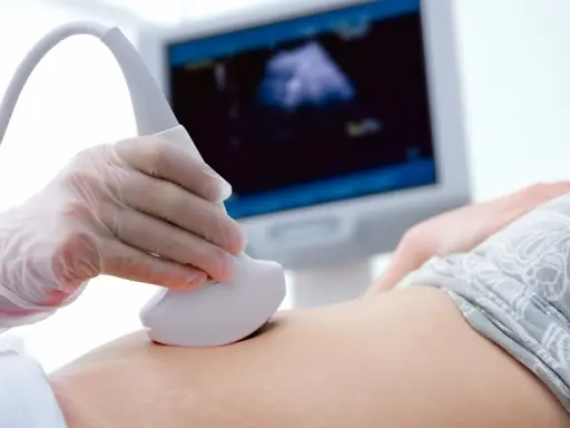 Ecografia per la diagnosi prenatale, utile per identificare la sindrome di Edwards e altre anomalie.