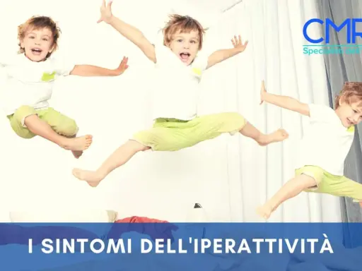 Un bambino iperattivo di 7 anni salta con gioia, mostrando la sua energia incontenibile.