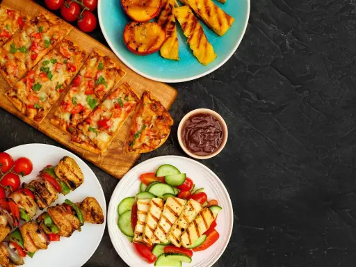 Grillad kyckling, halloumi och pizza – perfekt för ett somrigt lunch recept.