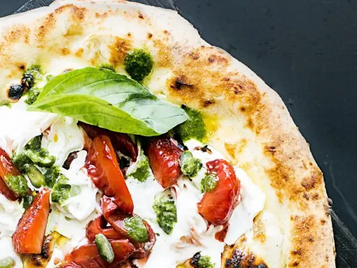Która pizza ma najmniej kalorii? Ranking i porady eksperta!