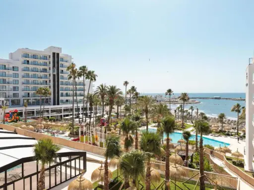 Hotel Best Triton Benalmádena: ¿Tu escapada ideal en la Costa del Sol?