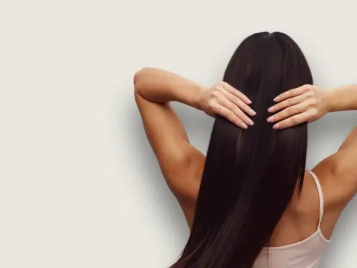 Cheveux lisses et brillants, mais attention au danger de la kératine pour cheveux.