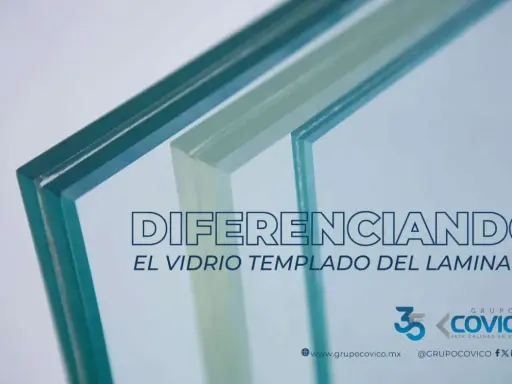 Dos muestras de vidrio, una templada y otra laminada, mostrando que tipo de vidrio es mas seguro.