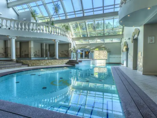 Basen, Spa, Jacuzzi: Jak wybrać idealny relaks dla siebie?