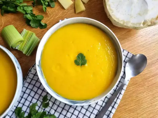 Soupe Thermomix légumes surgelés: le secret du velouté parfait en 20 min