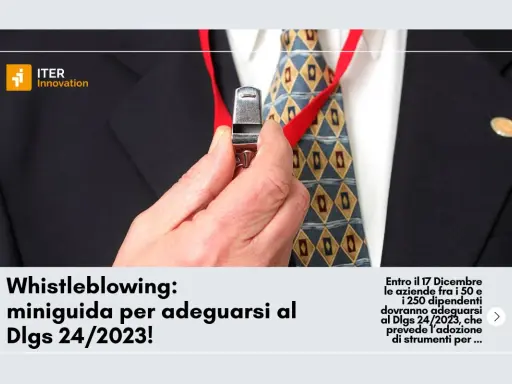 Un uomo in giacca e cravatta tiene un fischietto, simbolo di whistleblowing. La guida illustra l'adeguamento al Dlgs 24/2023.
