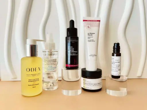 Routine de soins pour peau mature : huile démaquillante, brume hydratante, sérum, masque et crème visage, roll-on contour des yeux.