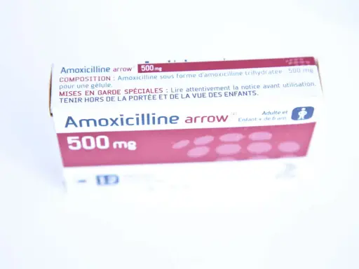 Scatola di Amoxicillina Arrow 500 mg, un antibiotico equivalente all'Augmentin, per adulti e bambini dai 6 anni.