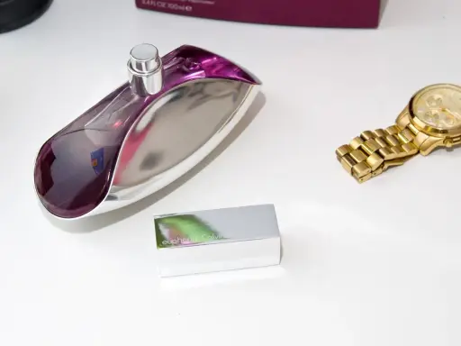 Perfumy Calvin Klein Euphoria i złoty zegarek. Jak sprawdzić oryginalność?